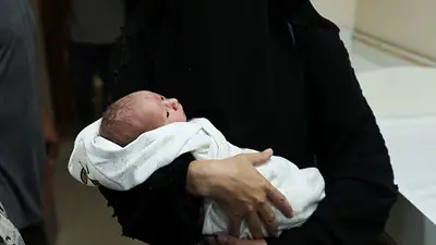 Nace un bebé "milagro" en Gaza tras el ataque aéreo que mató a su madre aún embarazada Nace un bebé "milagro" en Gaza tras el ataque aéreo que mató a su madre aún embarazada