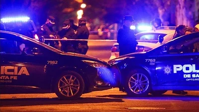 Nueva balacera en Rosario: tras una seguidilla de disparos, una mujer resultó herida en una pierna Nueva balacera en Rosario: tras una seguidilla de disparos, una mujer resultó herida en una pierna