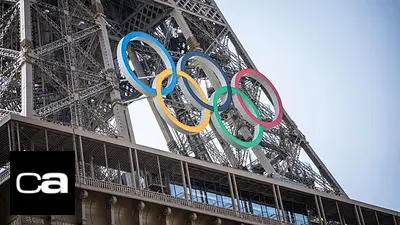 Imagen de la Torre Eiffel en País con los anillos de los Juegos Olímpicos Imagen de la Torre Eiffel en País con los anillos de los Juegos Olímpicos