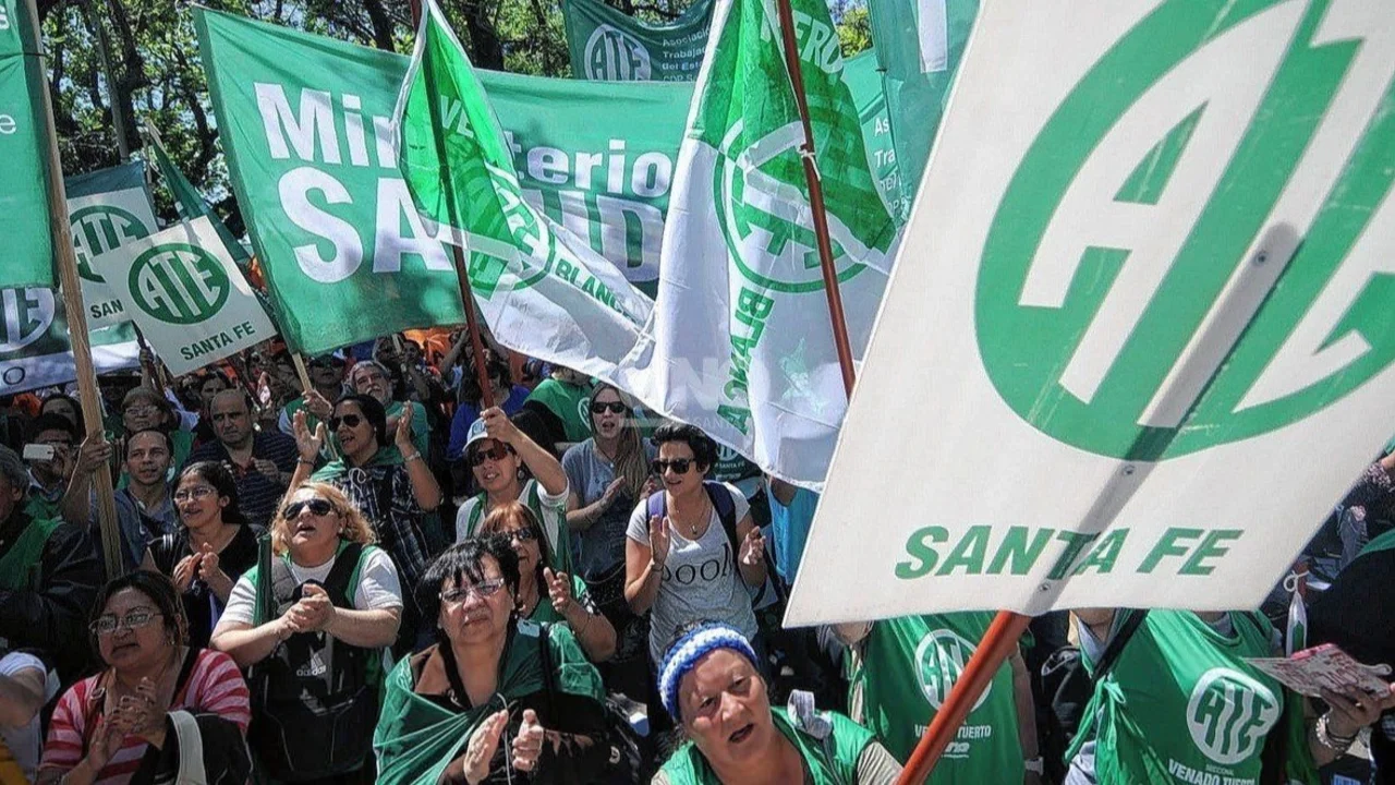 Gremios estatales de Santa Fe rechazaron la oferta salarial de Pullaro: "Es insuficiente"