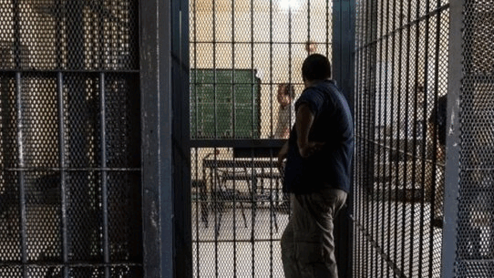 El Gobierno quiere bajar la edad de punibilidad con datos falsos: cuál es la verdad sobre el encierro de niños y niñas