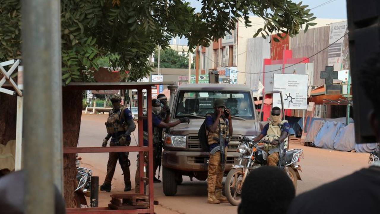 El ejército de Burkina Faso condena los vídeos de presuntos soldados mutilando cadáveres