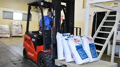 El Gobierno refuerza su política alimentaria con más de 15 mil kilos de productos distribuidos en colegios El Gobierno refuerza su política alimentaria con más de 15 mil kilos de productos distribuidos en colegios