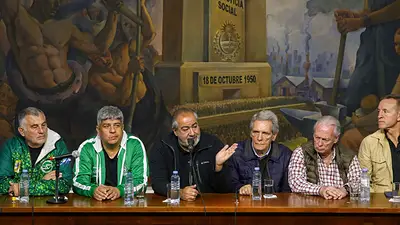 La CGT repudió el decreto de Milei por el recorte el derecho a huelga: "De un plumazo" La CGT repudió el decreto de Milei por el recorte el derecho a huelga: "De un plumazo"