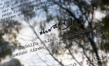 Las cartas están en la mesa, una brilla e ilumina la oscuridad reinante | Dictadura militar