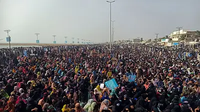 El ejército de Pakistán dice que manifestantes matan a un soldado y hieren a 16 El ejército de Pakistán dice que manifestantes matan a un soldado y hieren a 16