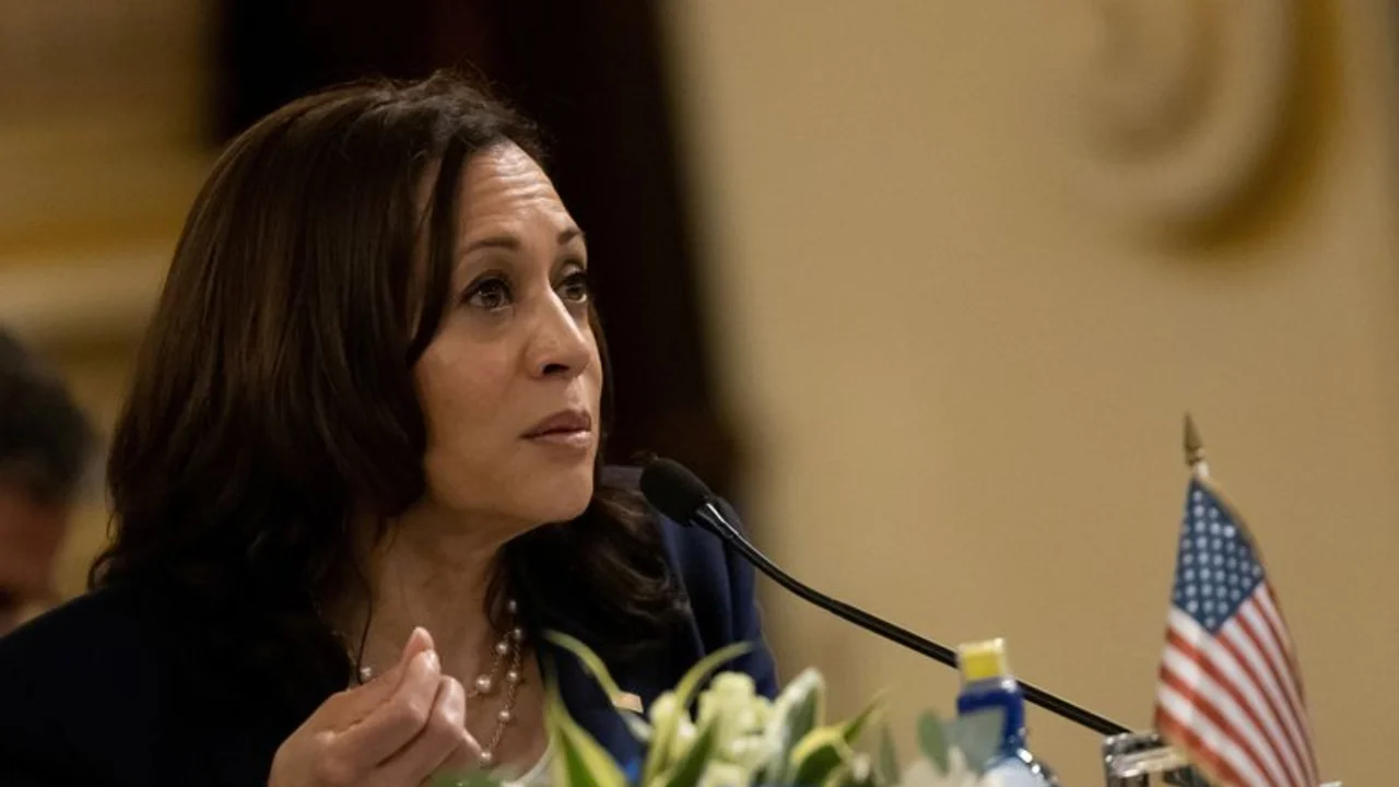 Harris y candidato a vicepresidente recorrerán estados disputados la próxima semana: fuentes