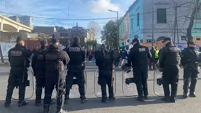 Tensión en La Boca por el desalojo de decenas de familias en un edificio Tensión en La Boca por el desalojo de decenas de familias en un edificio