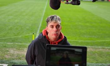 Es argentino, fue invitado al Wrexham y ya es figura de la serie por su fanatismo | Historias de vida