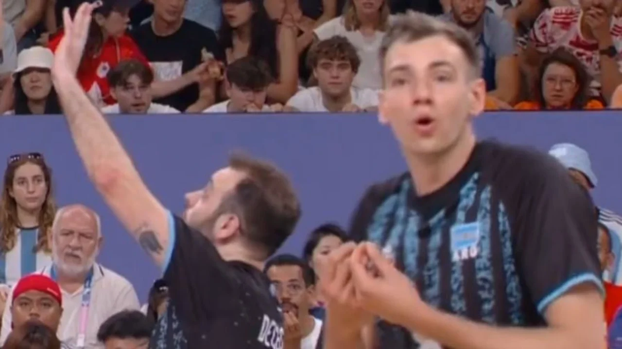 El papelón del VAR que le sacó un punto a la Selección Argentina de Vóley en los Juegos Olímpicos: "¿Qué cobró'"