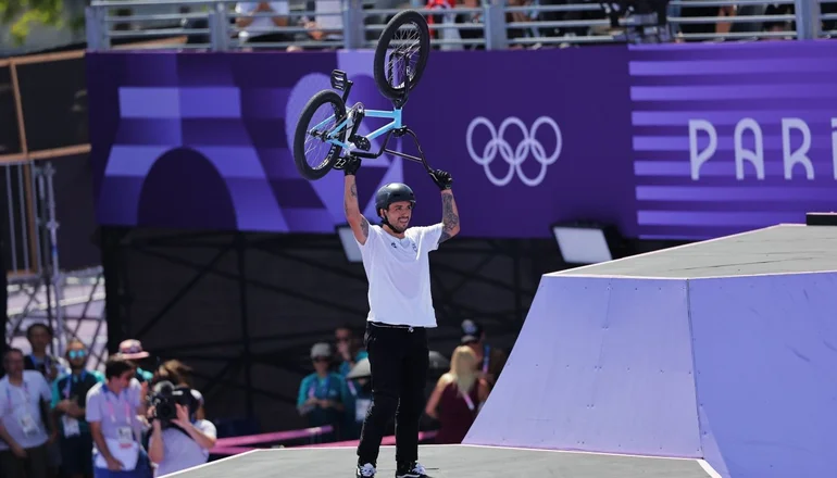 Primera medalla de oro para Argentina en París 2024: José el “Maligno” Torres se consagró en el BMX freestyle