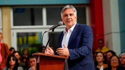A pesar de la falta de acuerdo paritario, Llaryora pagará los sueldos docentes con aumentos A pesar de la falta de acuerdo paritario, Llaryora pagará los sueldos docentes con aumentos