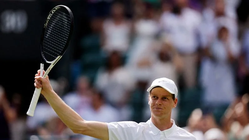 Sinner avanza sin problemas a la segunda ronda en Wimbledon