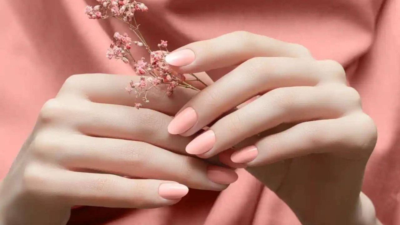 Uñas en tendencia 2025 invierno.