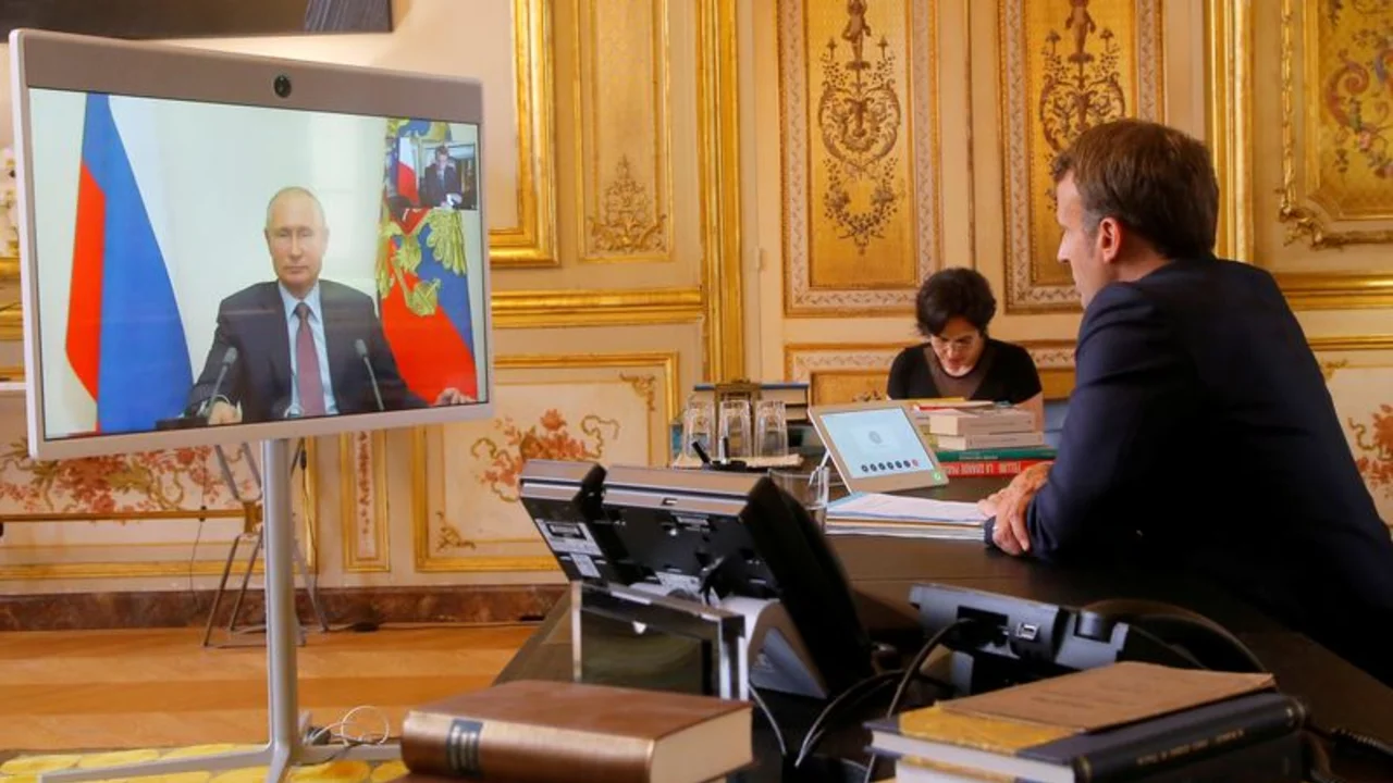 Putin y Macron hablan de Irán y Ucrania en su primera conversación telefónica en casi tres años