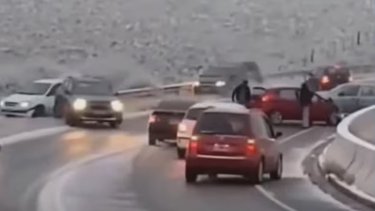 Autos sin control en Córdoba: impactante choque múltiple por la nevada en las Altas Cumbres 