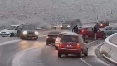 Autos sin control en Córdoba: impactante choque múltiple por la nevada en las Altas Cumbres 