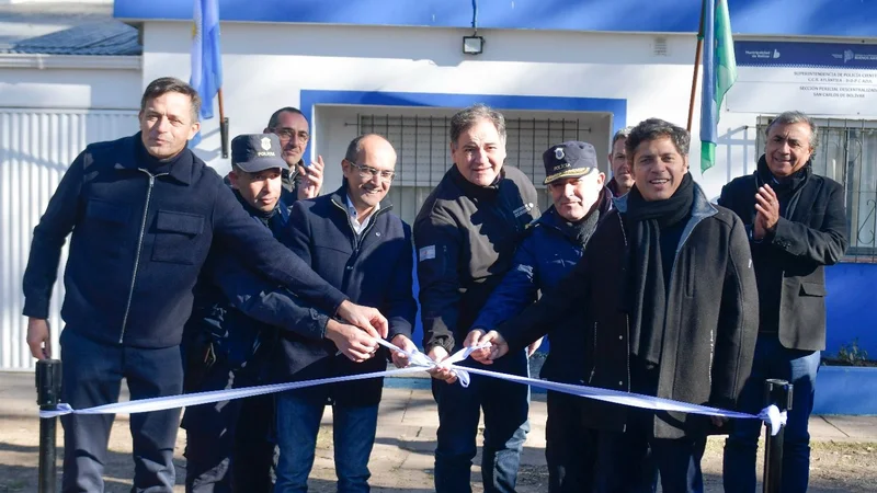 Con recursos provinciales, Kicillof entregó patrulleros y puso en funcionamiento una nueva sede de la Policía Científica