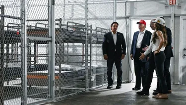 Rodeada de cocodrilos, caimanes y serpientes: la nueva cárcel para inmigrantes en Florida que inauguró Trump