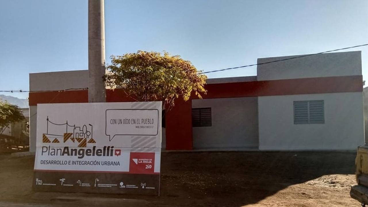 El sueño de la casa propia: La Rioja hizo entrega de viviendas a familias pese al ajuste de Milei