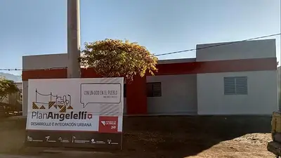 El sueño de la casa propia: La Rioja hizo entrega de viviendas a familias pese al ajuste de Milei El sueño de la casa propia: La Rioja hizo entrega de viviendas a familias pese al ajuste de Milei