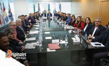 Exclusivo: Milei reparte en provincias un 35% menos que Macri y la mitad que el FdT | Federalismo