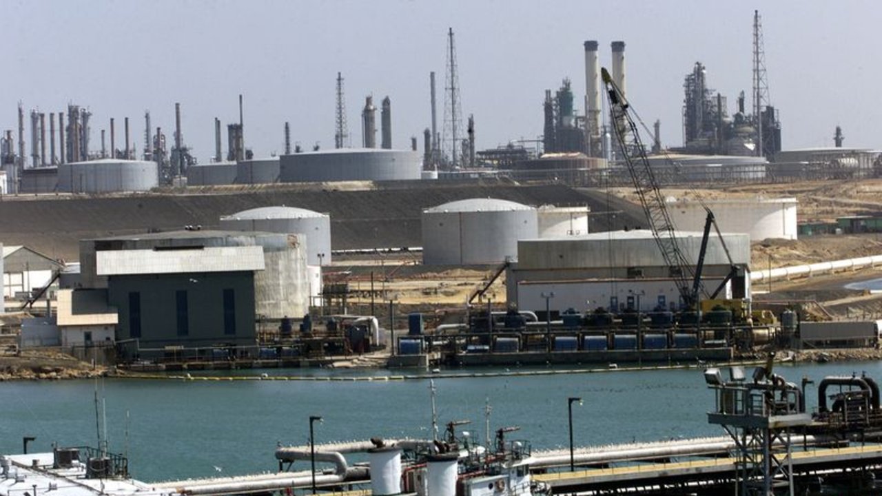 Exportaciones petroleras de Venezuela aumentan a medida que más cargamentos zarpan a China