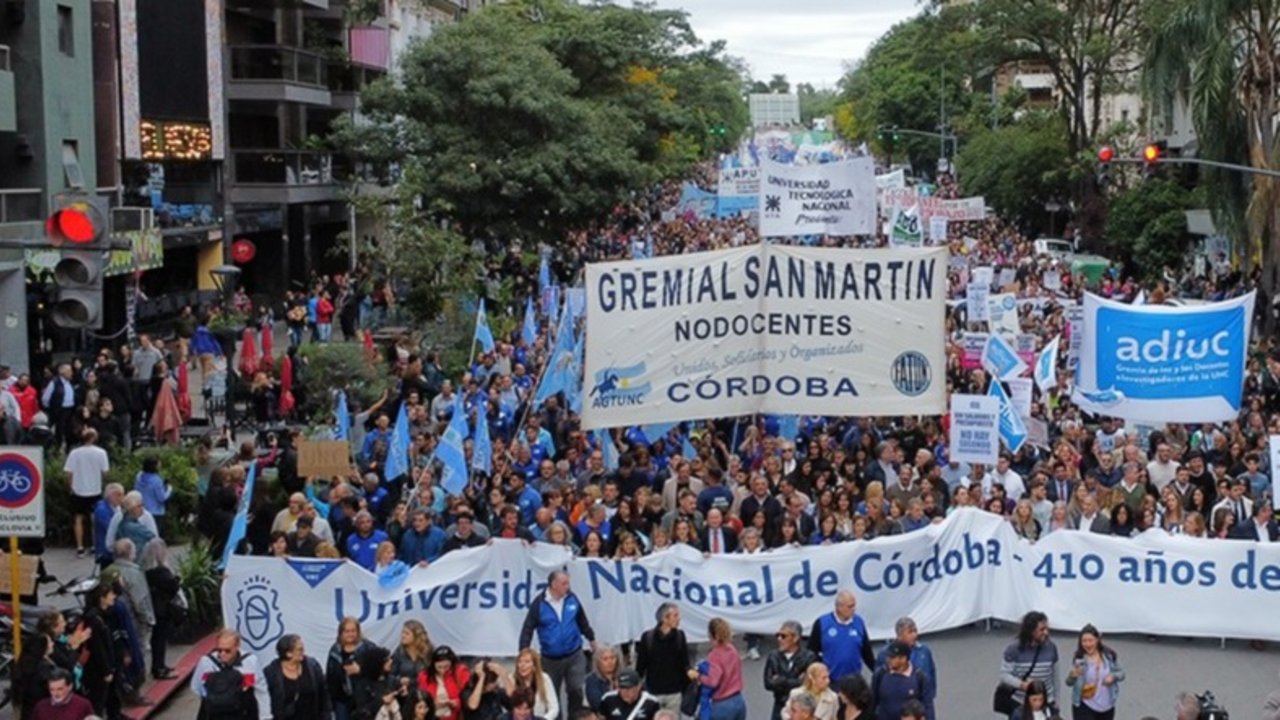 Por el ajuste, la Universidad de Córdoba suspendió exámenes y postergó el inicio de clases