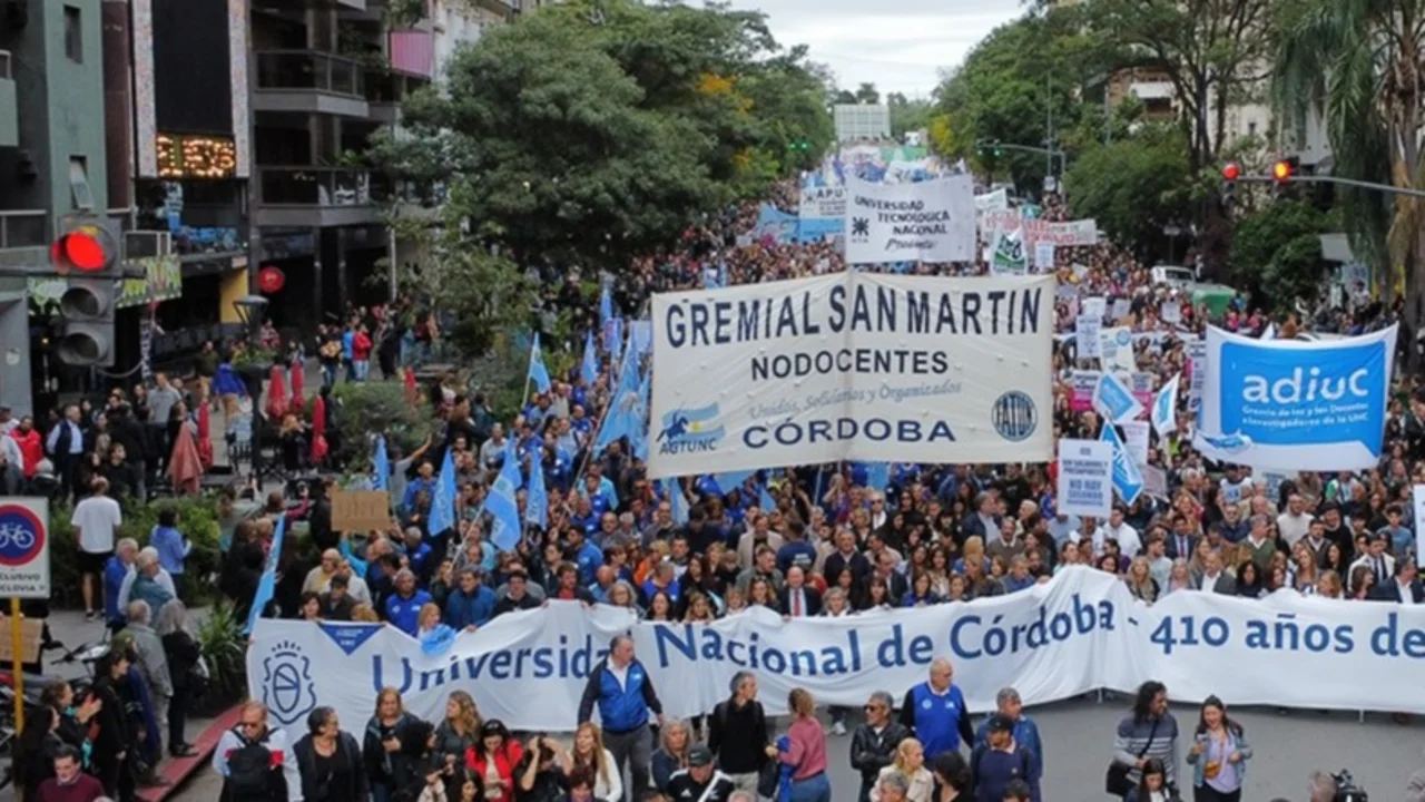 Por el ajuste, la Universidad de Córdoba suspendió exámenes y postergó el inicio de clases