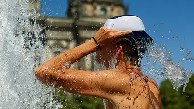 Ola de calor en Europa deja 8 muertos, con temperaturas récord a principios del verano boreal Ola de calor en Europa deja 8 muertos, con temperaturas récord a principios del verano boreal
