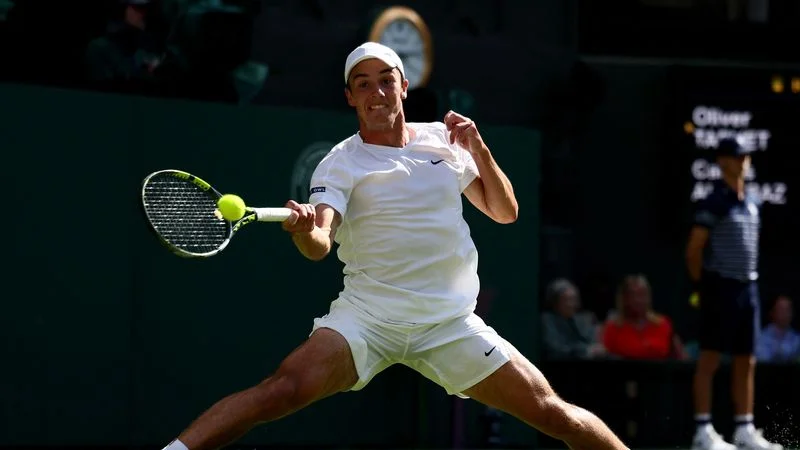 Alcaraz acaba con el cuento de hadas de Tarvet y pasa a tercera ronda en Wimbledon