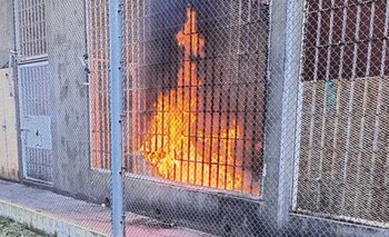 Motín en Rosario: presas prendieron fuego colchones para exigir mejores condiciones | Motines en cárceles