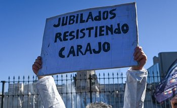 Contra el veto anunciado por Milei, múltiples sectores marchan a Plaza de Mayo | Protestas
