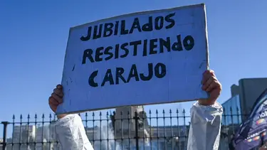 Contra el veto anunciado por Milei, múltiples sectores marchan a Plaza de Mayo