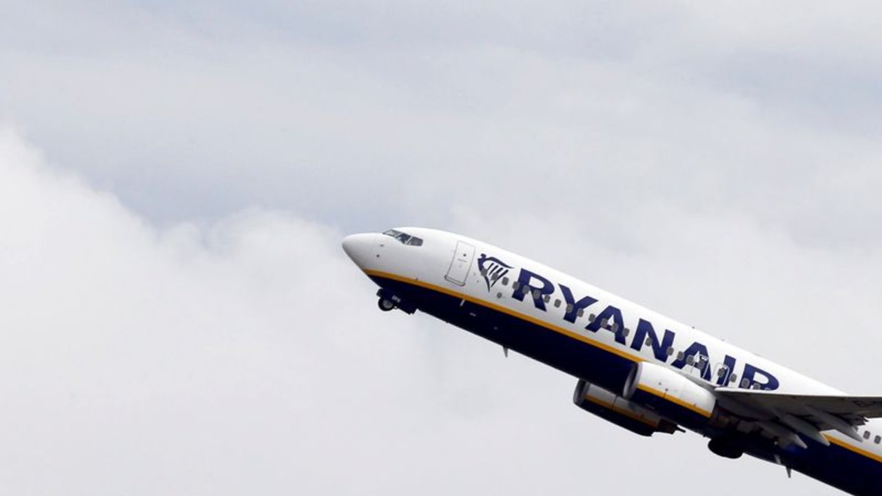 Ryanair cancela 170 vuelos por la huelga de los controladores aéreos en Francia