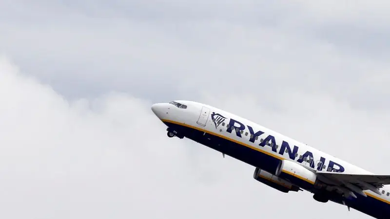 Ryanair cancela 170 vuelos por la huelga de los controladores aéreos en Francia