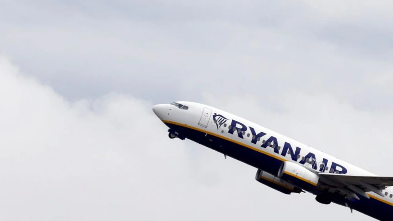 Ryanair cancela 170 vuelos por la huelga de los controladores aéreos en Francia