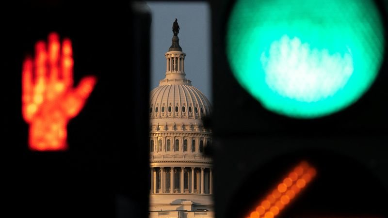 Trump muestra su frustración mientras los republicanos tienen dificultades para aprobar la ley fiscal