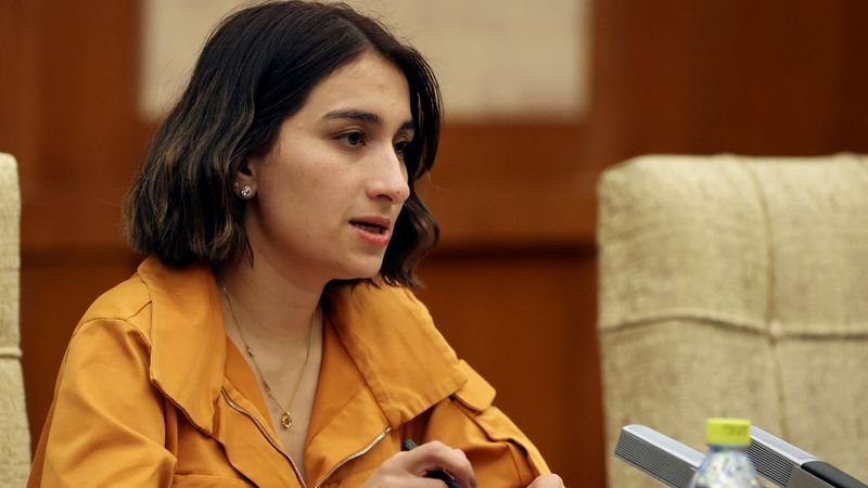 Canciller de Colombia renuncia en medio de polémica por impresión de pasaportes