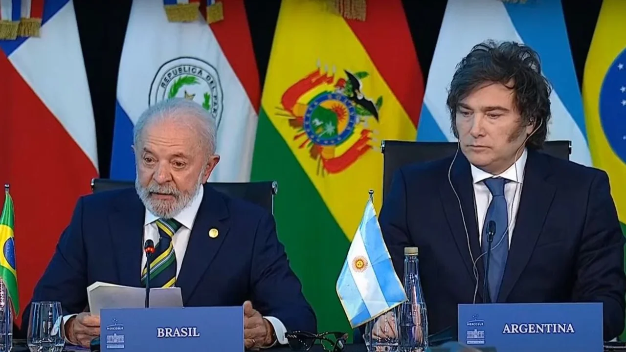 Saludo frío y críticas cruzadas de "cortina de hierro" y "negacionismo": el tenso encuentro entre Milei y Lula