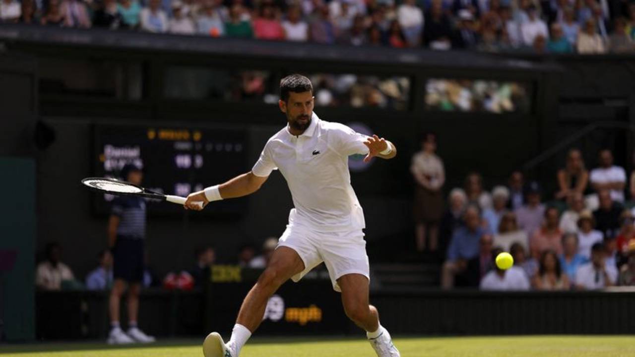 Djokovic aplasta con brillantez al británico Evans y pasa a tercera ronda
