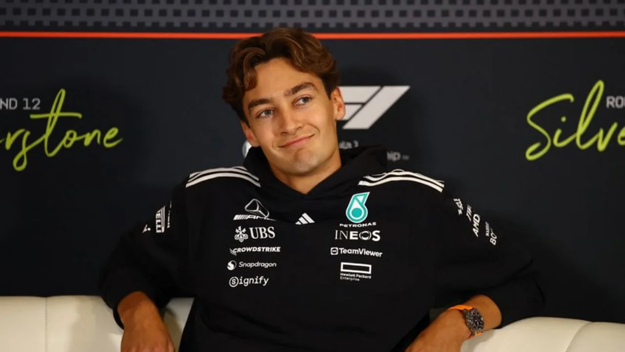 Russell dice que probabilidad de dejar Mercedes es "excepcionalmente baja"