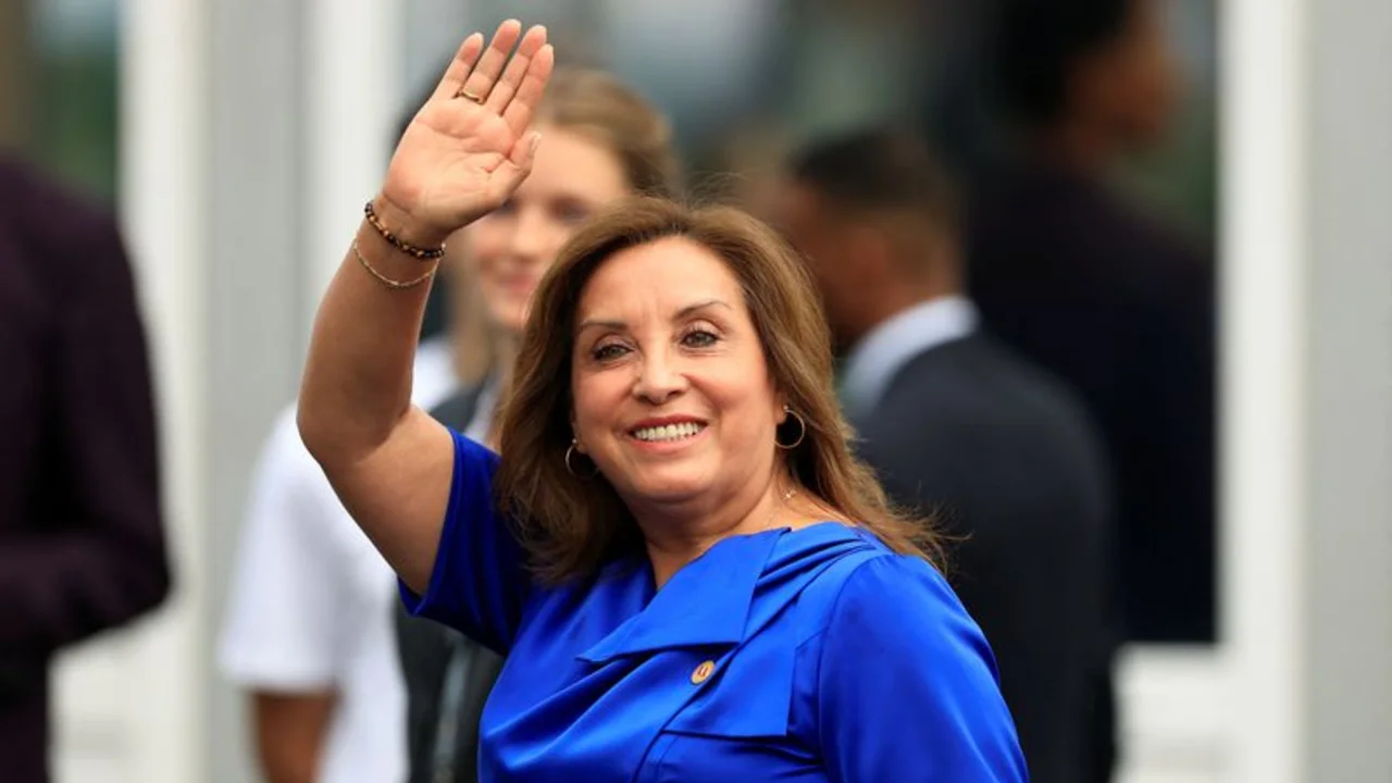 "Una lisura": peruanos, indignados por decisión de presidenta Boluarte de duplicar su sueldo