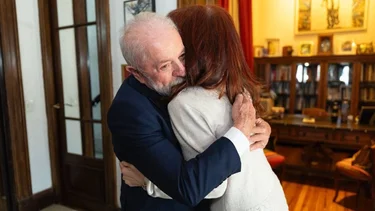 Lula se sumó a la campaña por la libertad de Cristina, que habló de "deriva totalitaria"