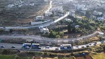 Una ciudad de Cisjordania cercada por Israel se convierte en una "gran prisión" Una ciudad de Cisjordania cercada por Israel se convierte en una "gran prisión"