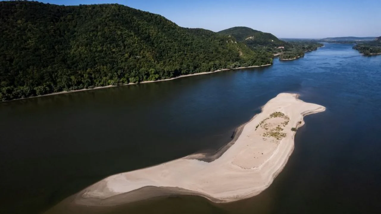 El bajo nivel del agua del Danubio perturba la navegación en Hungría