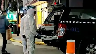 Misterio en Belgrano: apareció apuñalado en la vereda y detuvieron a su pareja Misterio en Belgrano: apareció apuñalado en la vereda y detuvieron a su pareja