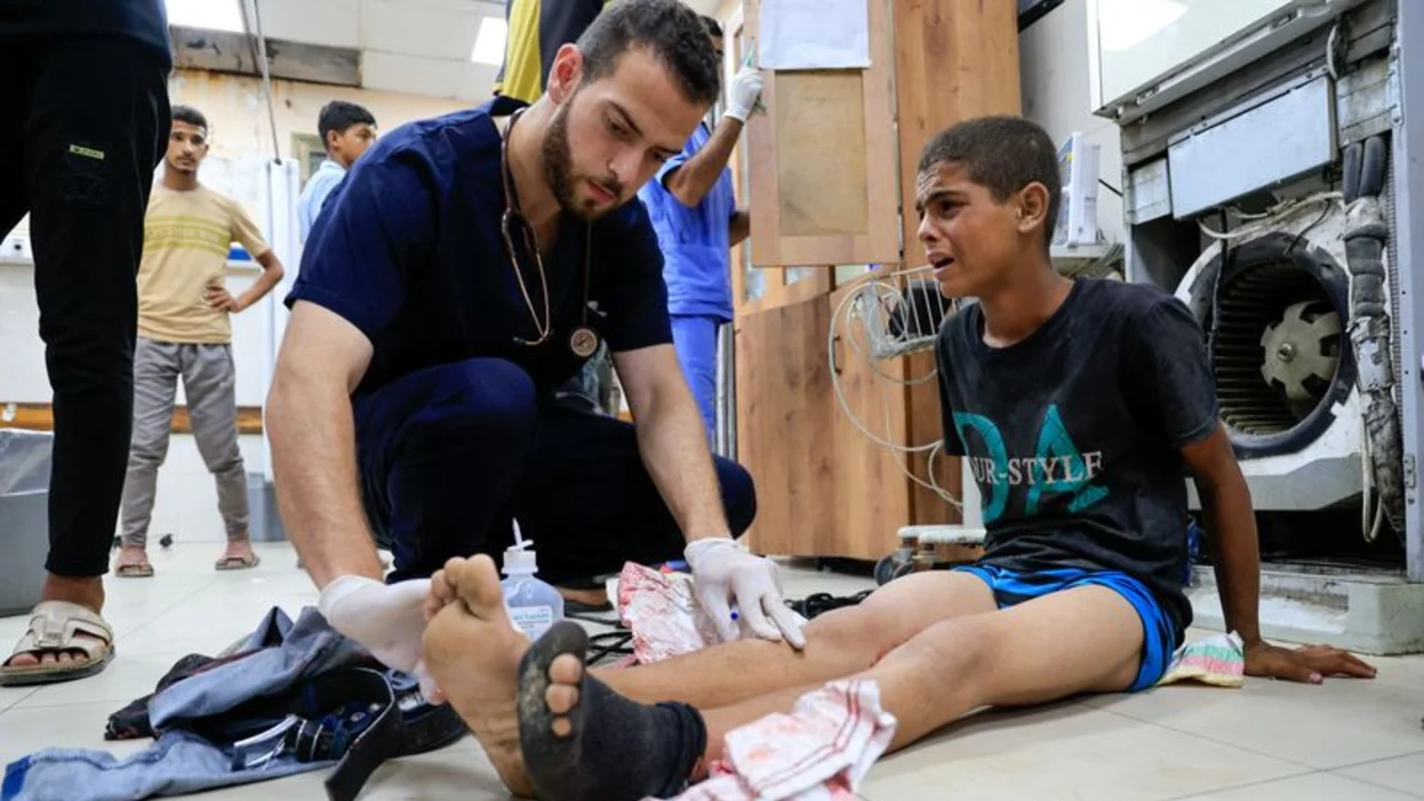 La OMS afirma que el hospital Nasser de Gaza es "un enorme pabellón de traumatología"