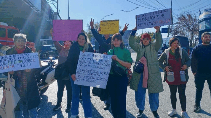 Lágrimas, bronca y una lucha que recién comienza: las historias de familias que perdieron el Procrear y vieron cómo Bullrich entregaba sus casas