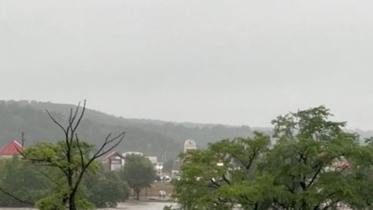 Inundaciones repentinas en Texas dejan muertos y desaparecidos